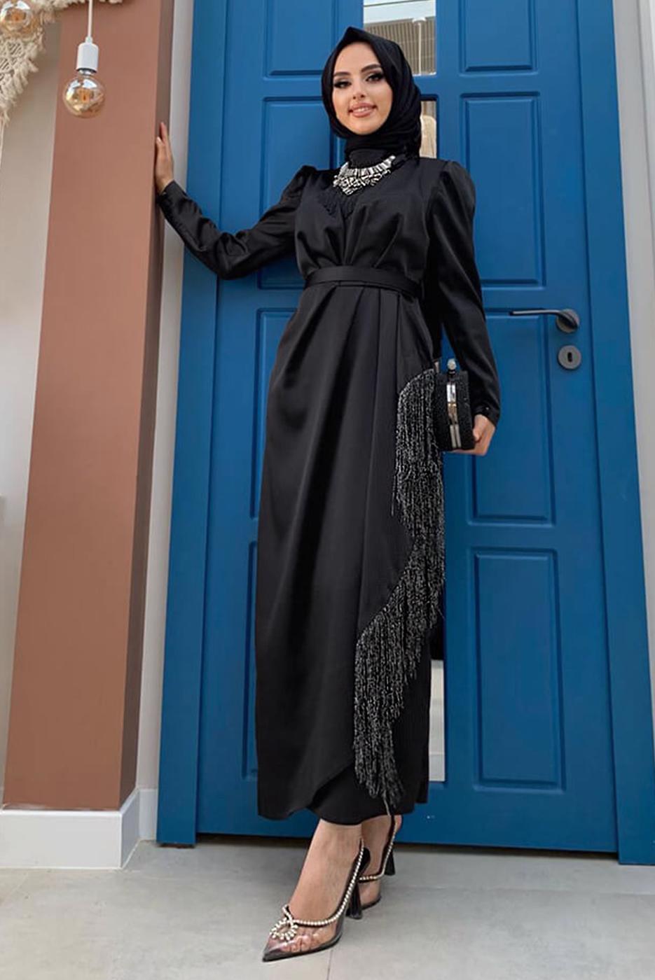 Tesettür giyim SİYAH KEMERLİ PÜSKÜLLÜ SATEN ABİYE ELBİSE T 3673