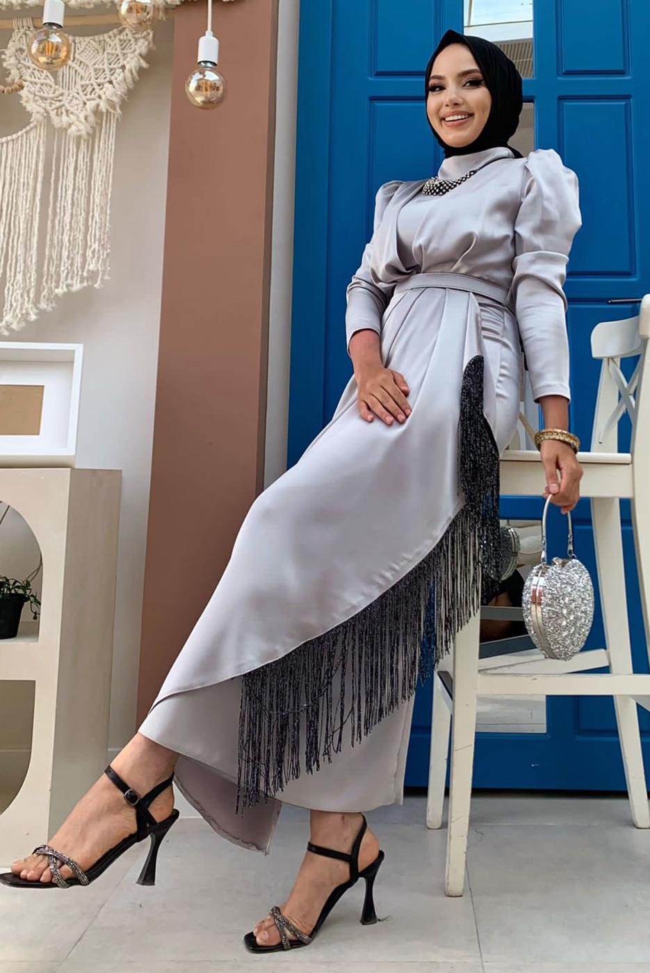 Tesettür giyim GRİ KEMERLİ PÜSKÜLLÜ SATEN ABİYE ELBİSE T 3673