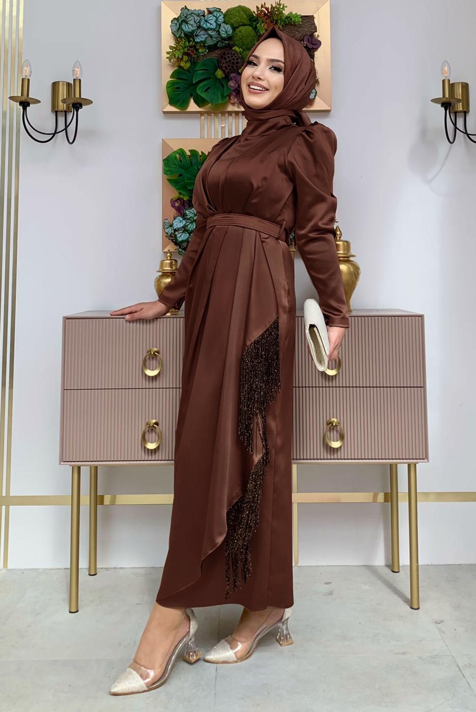 Tesettür giyim KAHVE KEMERLİ PÜSKÜLLÜ SATEN ABİYE ELBİSE T 3673