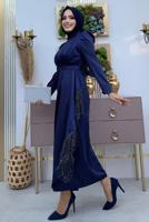Tesettür giyim LACİVERT KEMERLİ PÜSKÜLLÜ SATEN ABİYE ELBİSE T 3673