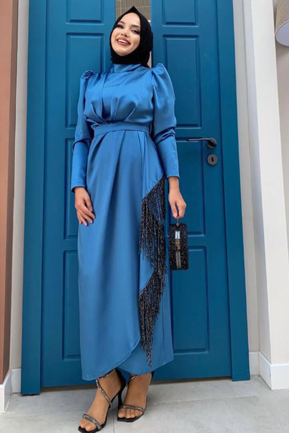 Tesettür giyim LACİVERT KEMERLİ PÜSKÜLLÜ SATEN ABİYE ELBİSE T 3673
