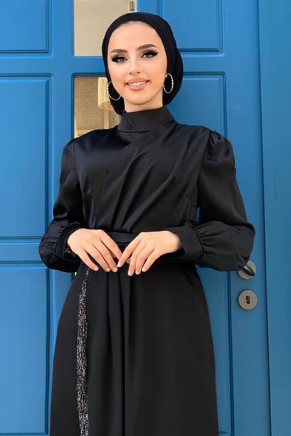 Tesettür giyim SİYAH PÜSKÜL DETAYLI SATEN ABİYE ELBİSE T 3689