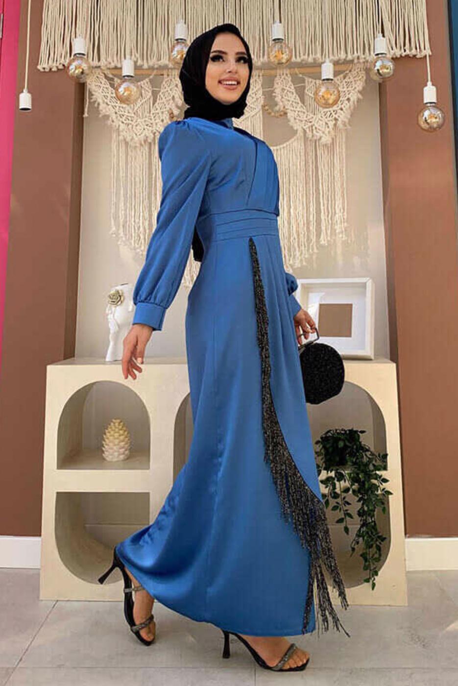 Tesettür giyim LACİVERT PÜSKÜL DETAYLI SATEN ABİYE ELBİSE T 3689