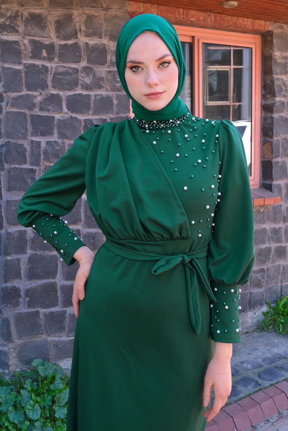 Tesettür giyim YEŞİL İNCİ DETAYLI KUŞAKLI ELBİSE T 4010