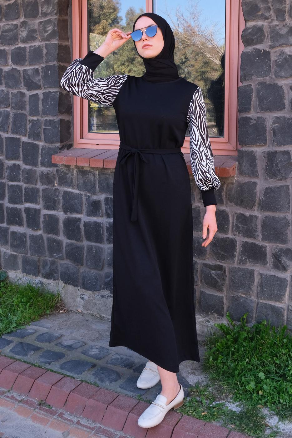 Tesettür giyim SİYAH KOLU ZEBRA DESENLİ KUŞAKLI ELBİSE T 4090
