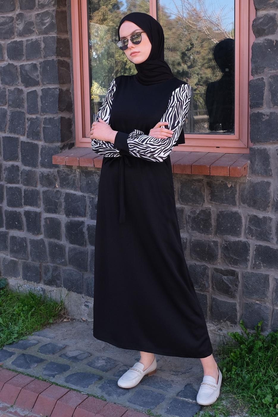 Tesettür giyim SİYAH KOLU ZEBRA DESENLİ KUŞAKLI ELBİSE T 4090