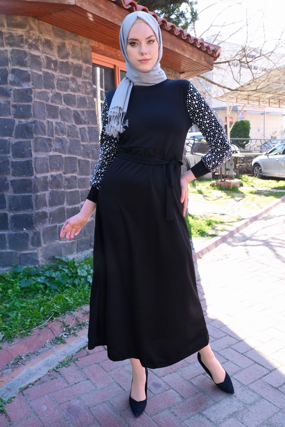 Tesettür giyim SİYAH KOLU BONCUK DETAYLI KUŞAKLI ELBİSE T 4110