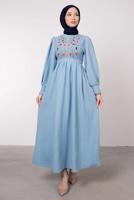 Tesettür giyim MAVİ ETNİK ÇİÇEK NAKIŞLI KUŞAKLI ELBİSE T 4195