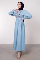Tesettür giyim MAVİ ETNİK ÇİÇEK NAKIŞLI KUŞAKLI ELBİSE T 4195