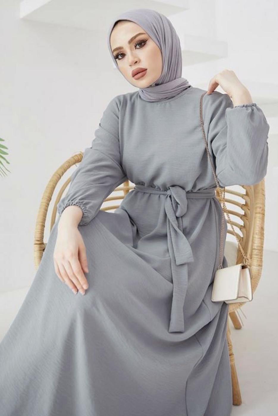 Tesettür giyim GRİ MANŞETLERİ LASTİKLİ KUŞAKLI ELBİSE T 424-1