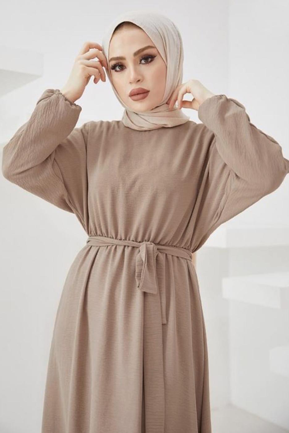 Tesettür giyim VİZON MANŞETLERİ LASTİKLİ KUŞAKLI ELBİSE T 424-1