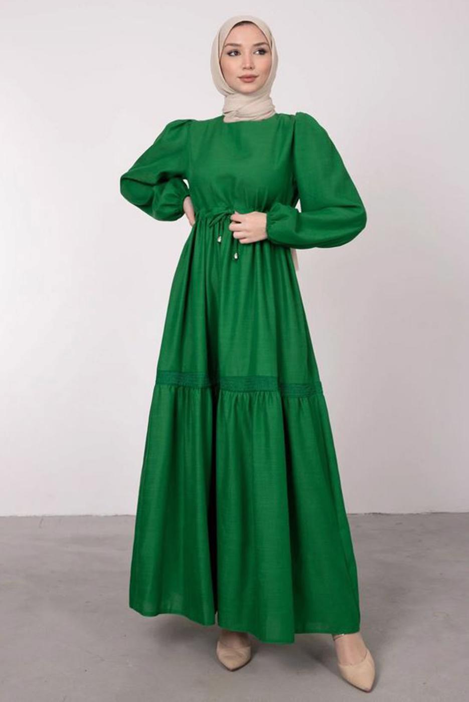 Tesettür giyim YEŞİL BELİ BÜZGÜLÜ DANTEL DETAYLI ELBİSE T 4685