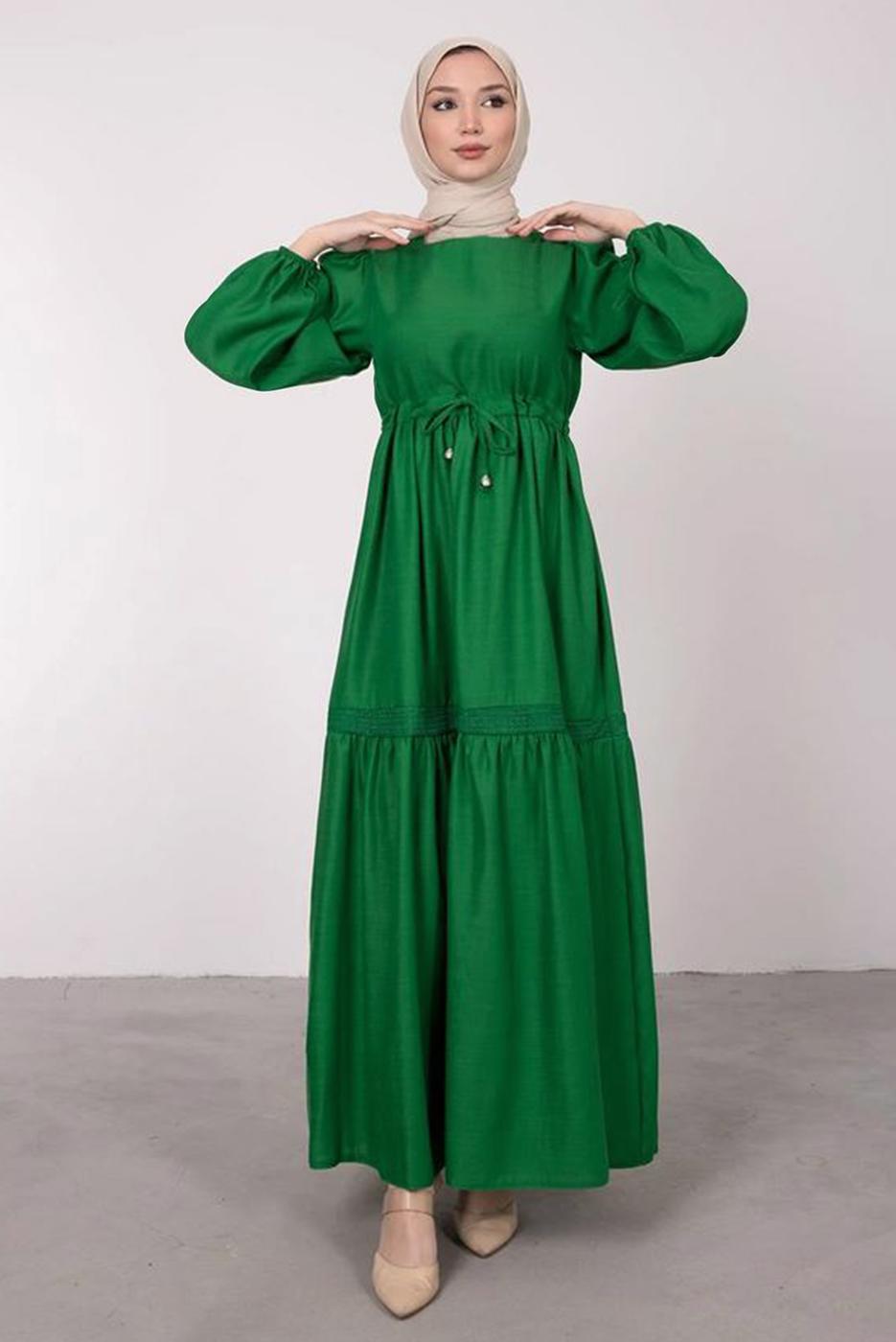 Tesettür giyim YEŞİL BELİ BÜZGÜLÜ DANTEL DETAYLI ELBİSE T 4685