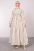 Tesettür giyim BEJ BELİ BÜZGÜLÜ DANTEL DETAYLI ELBİSE T 4685