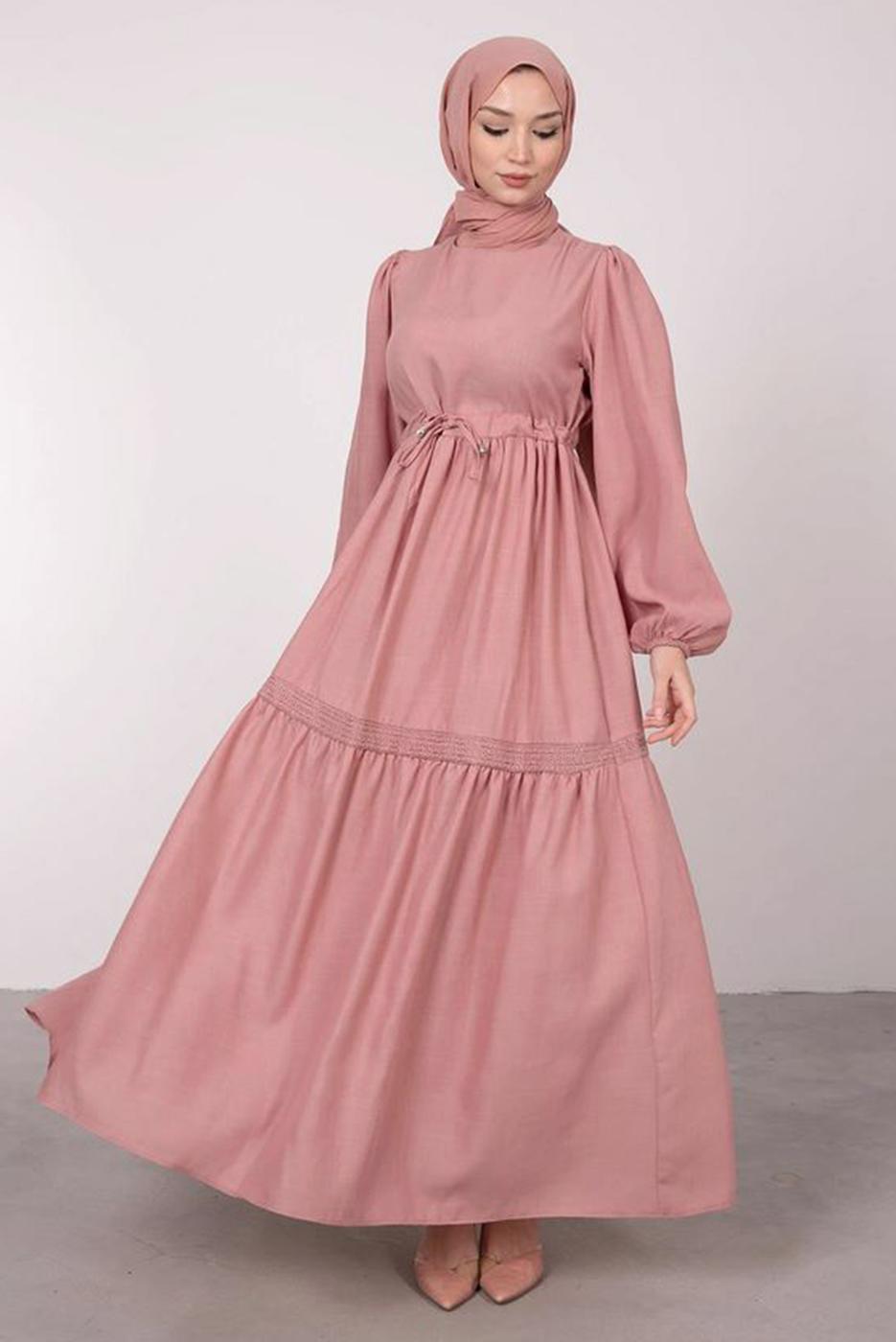Tesettür giyim PUDRA BELİ BÜZGÜLÜ DANTEL DETAYLI ELBİSE T 4685