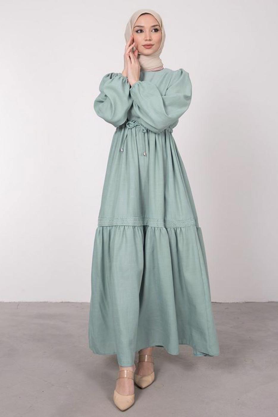 Tesettür giyim YEŞİL BELİ BÜZGÜLÜ DANTEL DETAYLI ELBİSE T 4685