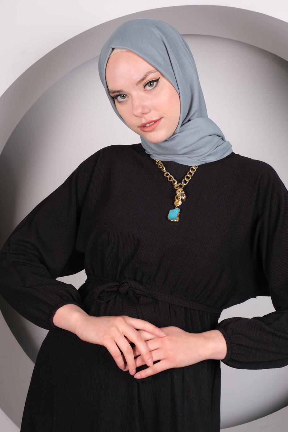 Tesettür giyim SİYAH BELİ LASTİKLİ KUŞAKLI ELBİSE T 50013