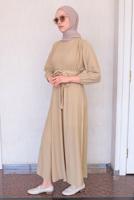 Tesettür giyim BEJ BELİ LASTİKLİ KUŞAKLI ELBİSE T 50013