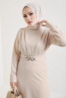 Tesettür giyim BEJ PİLİSE DETAYLI KEMERLİ KREP ELBİSE T 5261