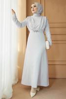 Tesettür giyim GRİ PİLİSE DETAYLI KEMERLİ KREP ELBİSE T 5261