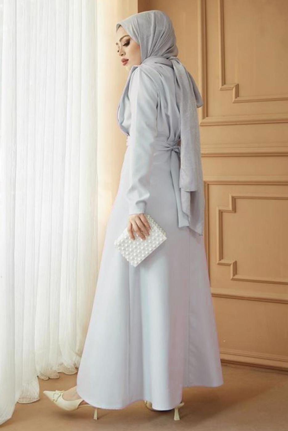 Tesettür giyim GRİ PİLİSE DETAYLI KEMERLİ KREP ELBİSE T 5261