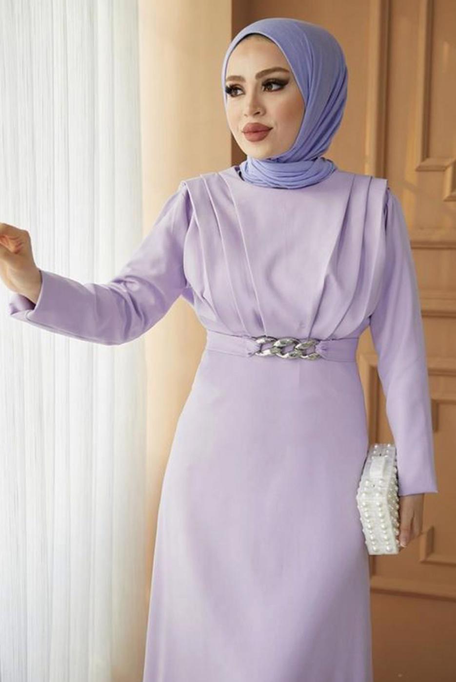 Tesettür giyim MOR PİLİSE DETAYLI KEMERLİ KREP ELBİSE T 5261