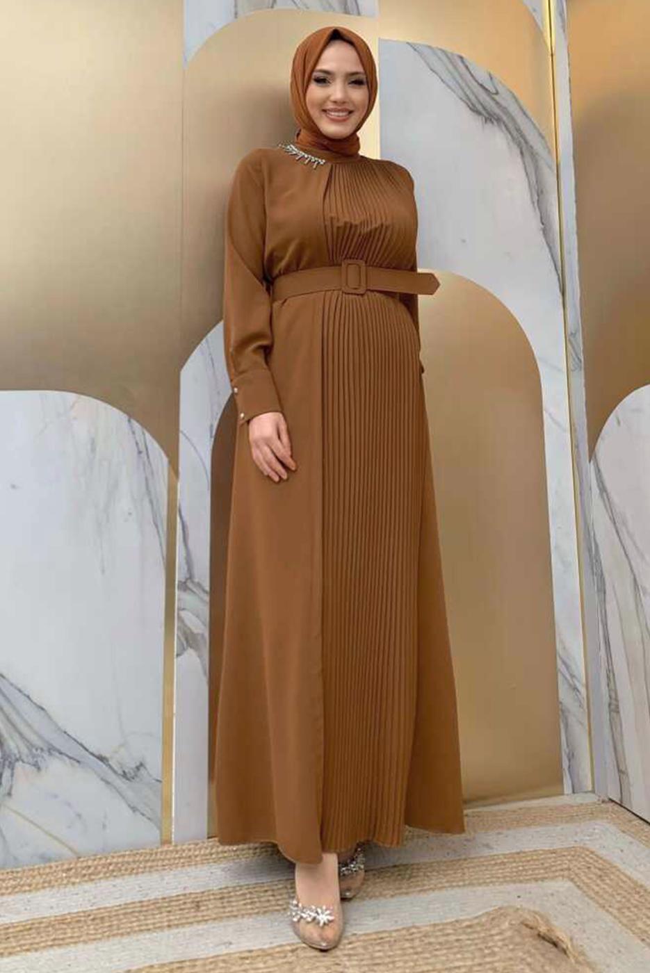 Tesettür giyim TABA YAKASI TAŞLI PİLİSELİ ELBİSE T 5283