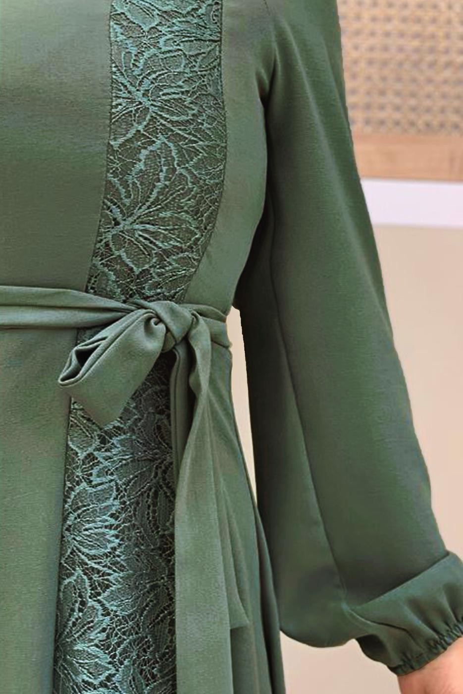 Tesettür giyim YEŞİL DANTEL DETAYLI KUŞAKLI ELBİSE T 5673