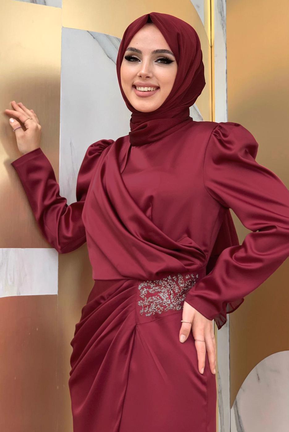 Tesettür giyim BORDO TAŞ DETAYLI BÜZGÜLÜ ABİYE ELBİSE T 6873