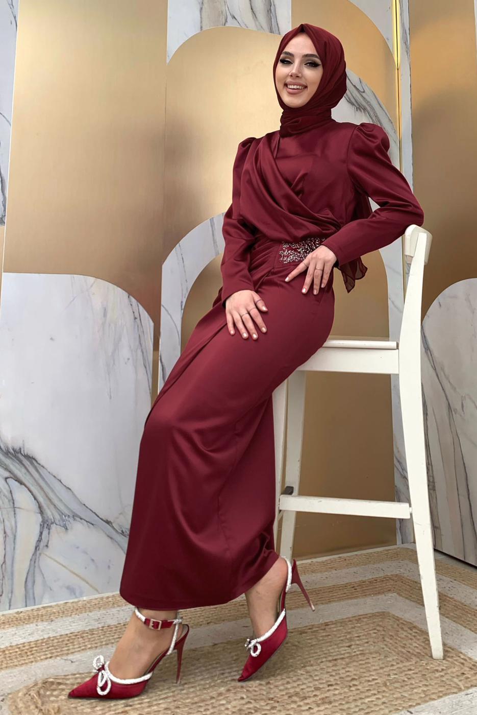 Tesettür giyim BORDO TAŞ DETAYLI BÜZGÜLÜ ABİYE ELBİSE T 6873