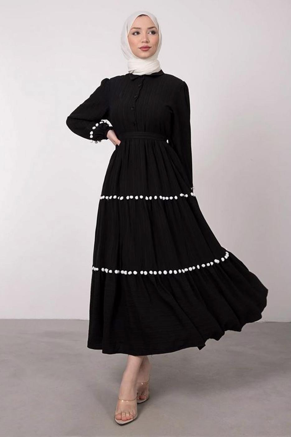 Tesettür giyim SİYAH PONPON DETAYLI KUŞAKLI GOFRE ELBİSE T 7095
