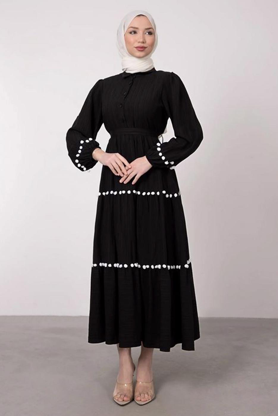 Tesettür giyim SİYAH PONPON DETAYLI KUŞAKLI GOFRE ELBİSE T 7095