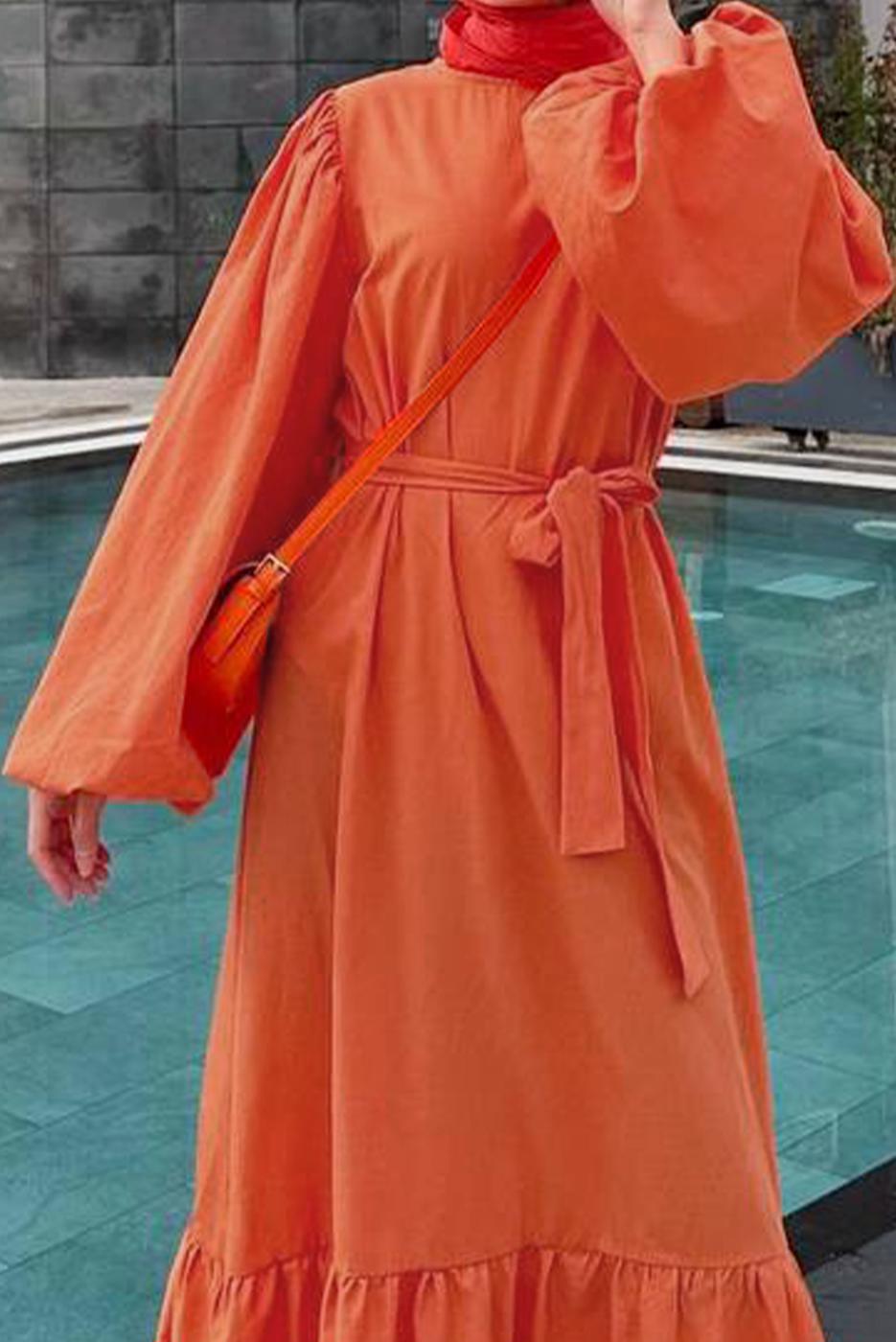 Tesettür giyim TURUNCU BALON KOL KUŞAKLI VOLANLI ELBİSE T 7369
