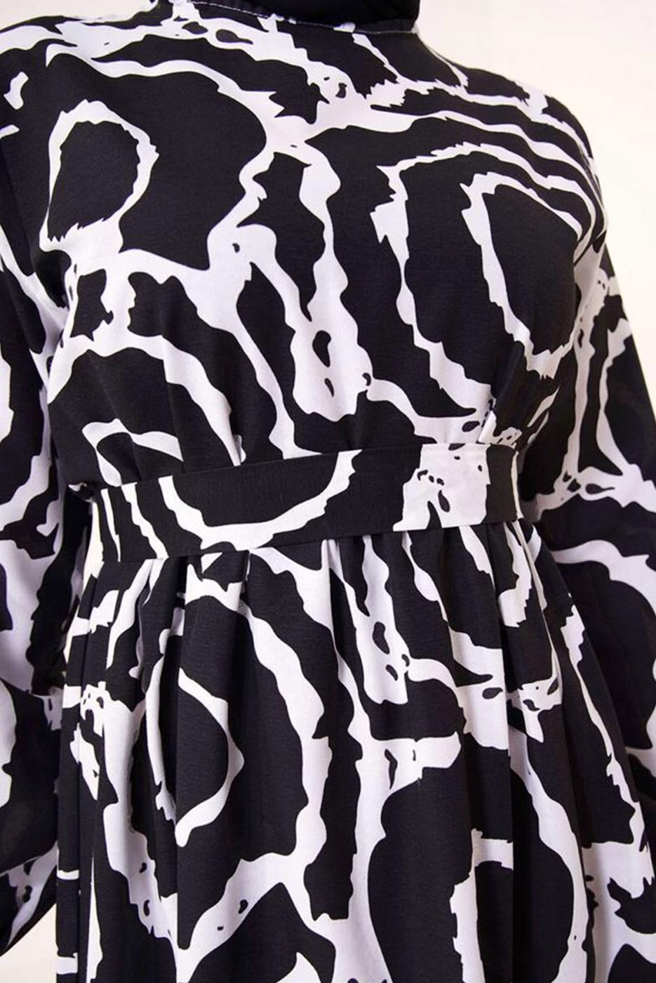 Tesettür giyim SİYAH DESENLİ KUŞAKLI ELBİSE T 744