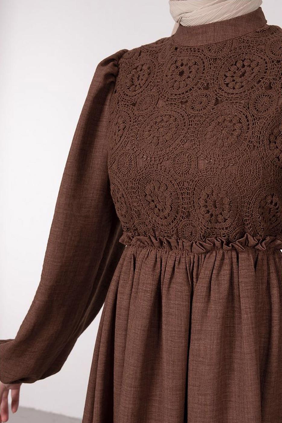 Tesettür giyim KAHVE ETNİK DANTELLİ BALON KOL ELBİSE T 7585