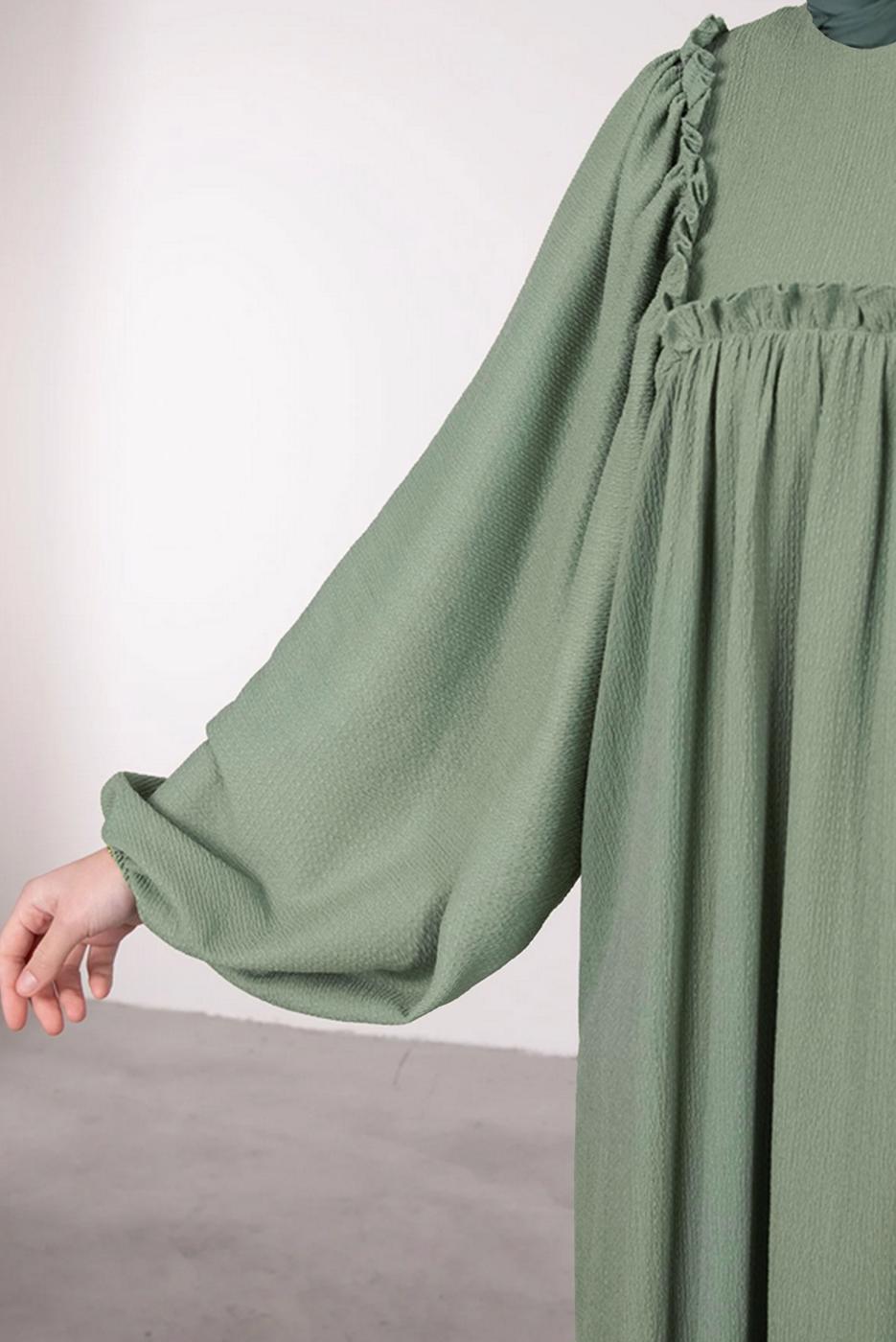 Tesettür giyim YEŞİL GENİŞ KOL FIRFIR DETAYLI ELBİSE T 7885