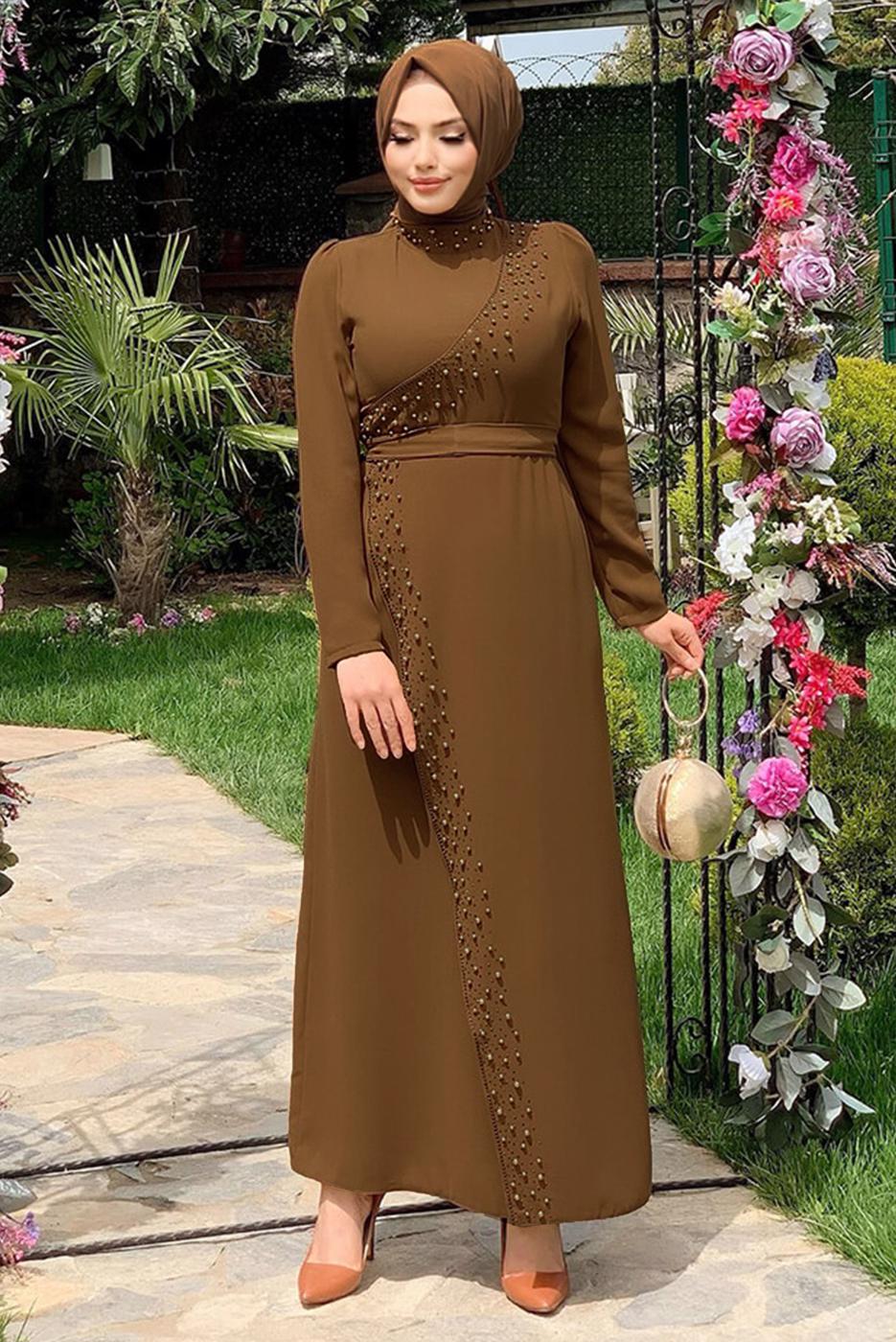 Tesettür giyim TABA İNCİ DETAYLI DİK YAKA ABİYE ELBİSE T 8073