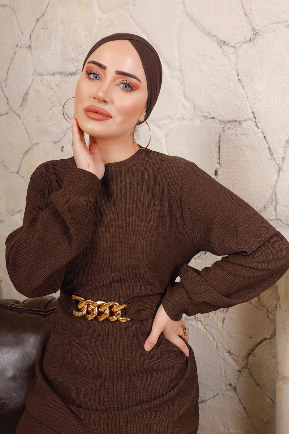Tesettür giyim KAHVE ZİNCİR KEMERLİ ETEĞİ VOLANLI BÜRÜMCÜK ELBİSE T 8113
