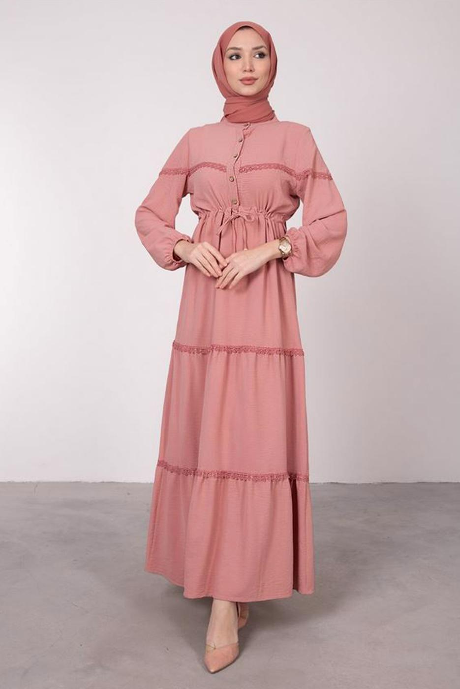 Tesettür giyim PUDRA BELİ BÜZGÜLÜ DANTEL DETAYLI ELBİSE T 8485