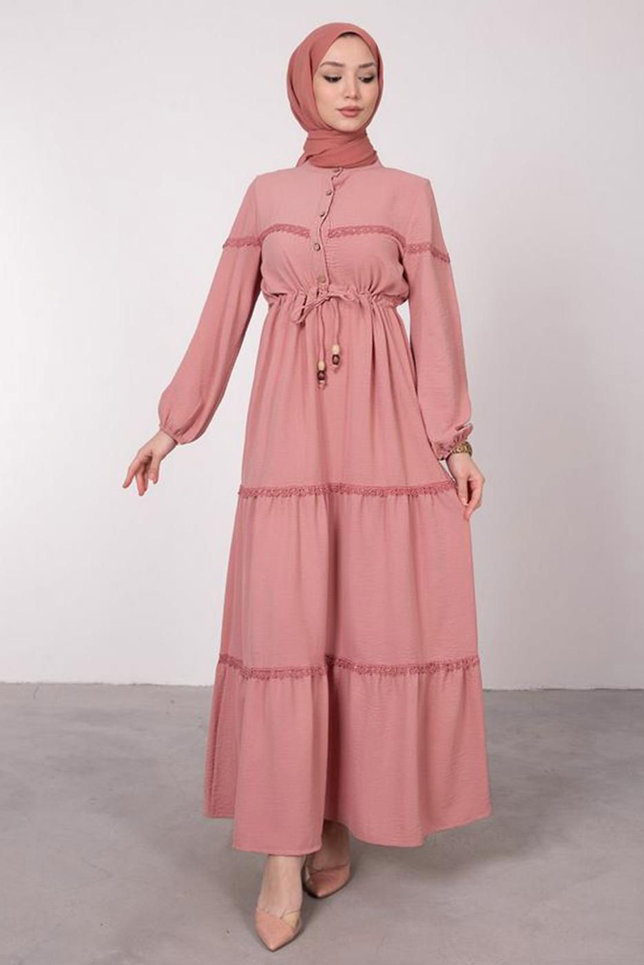 Tesettür giyim PUDRA BELİ BÜZGÜLÜ DANTEL DETAYLI ELBİSE T 8485