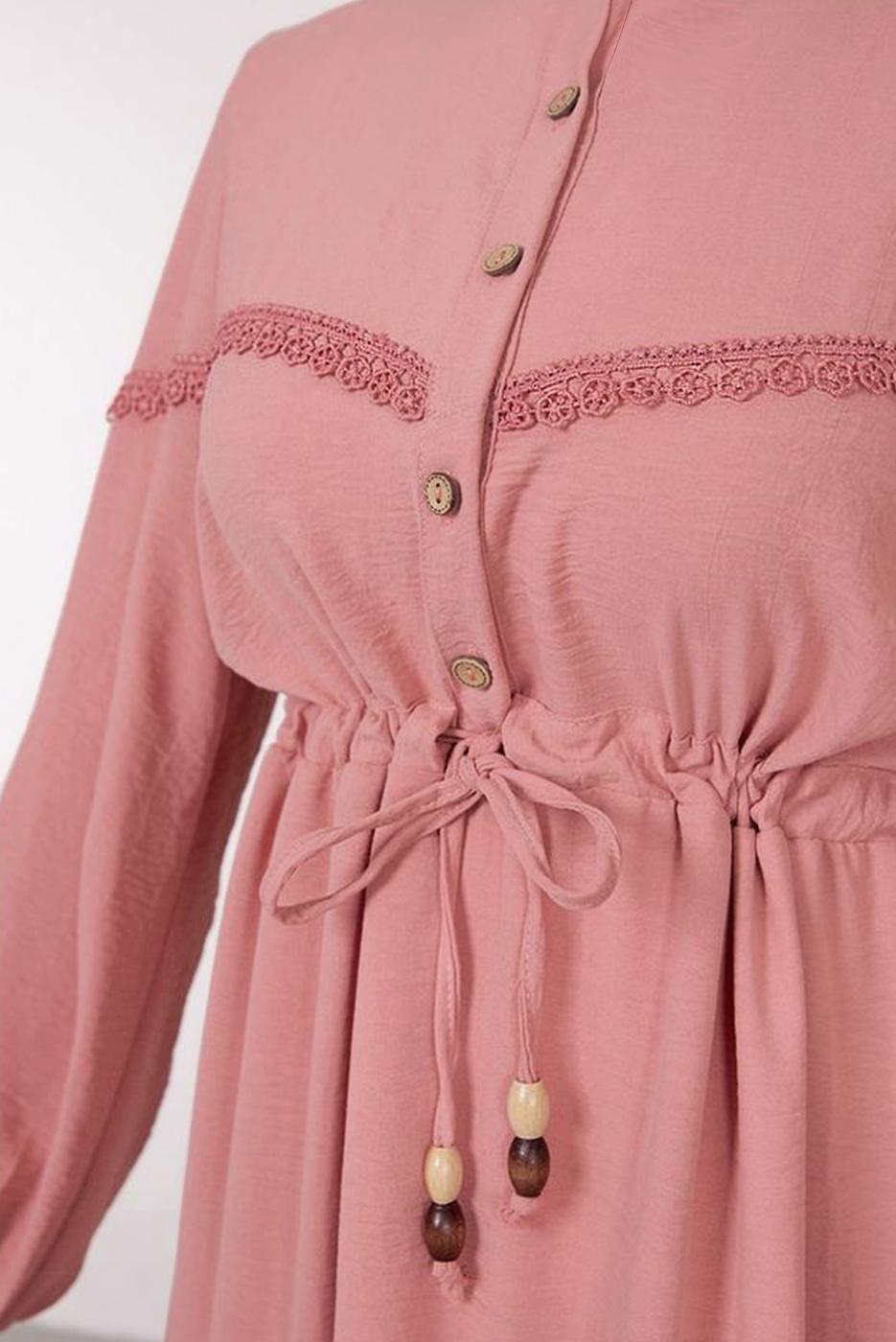 Tesettür giyim PUDRA BELİ BÜZGÜLÜ DANTEL DETAYLI ELBİSE T 8485