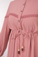 Tesettür giyim PUDRA BELİ BÜZGÜLÜ DANTEL DETAYLI ELBİSE T 8485