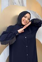 Tesettür giyim LACİVERT ZİNCİR PÜSKÜL DETAYLI YARASA KOL FERACE T 2287