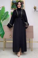 Tesettür giyim SİYAH İŞLEMELİ TÜY DETAYLI KUŞAKLI FERACE T 5187