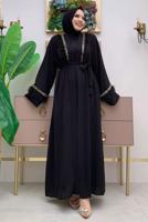 Tesettür giyim SİYAH İŞLEMELİ TÜY DETAYLI KUŞAKLI FERACE T 5187