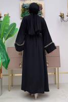 Tesettür giyim SİYAH İŞLEMELİ TÜY DETAYLI KUŞAKLI FERACE T 5187