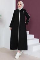Tesettür giyim SİYAH ARMA DETAYLI KAPÜŞONLU PARDESÜ T 029