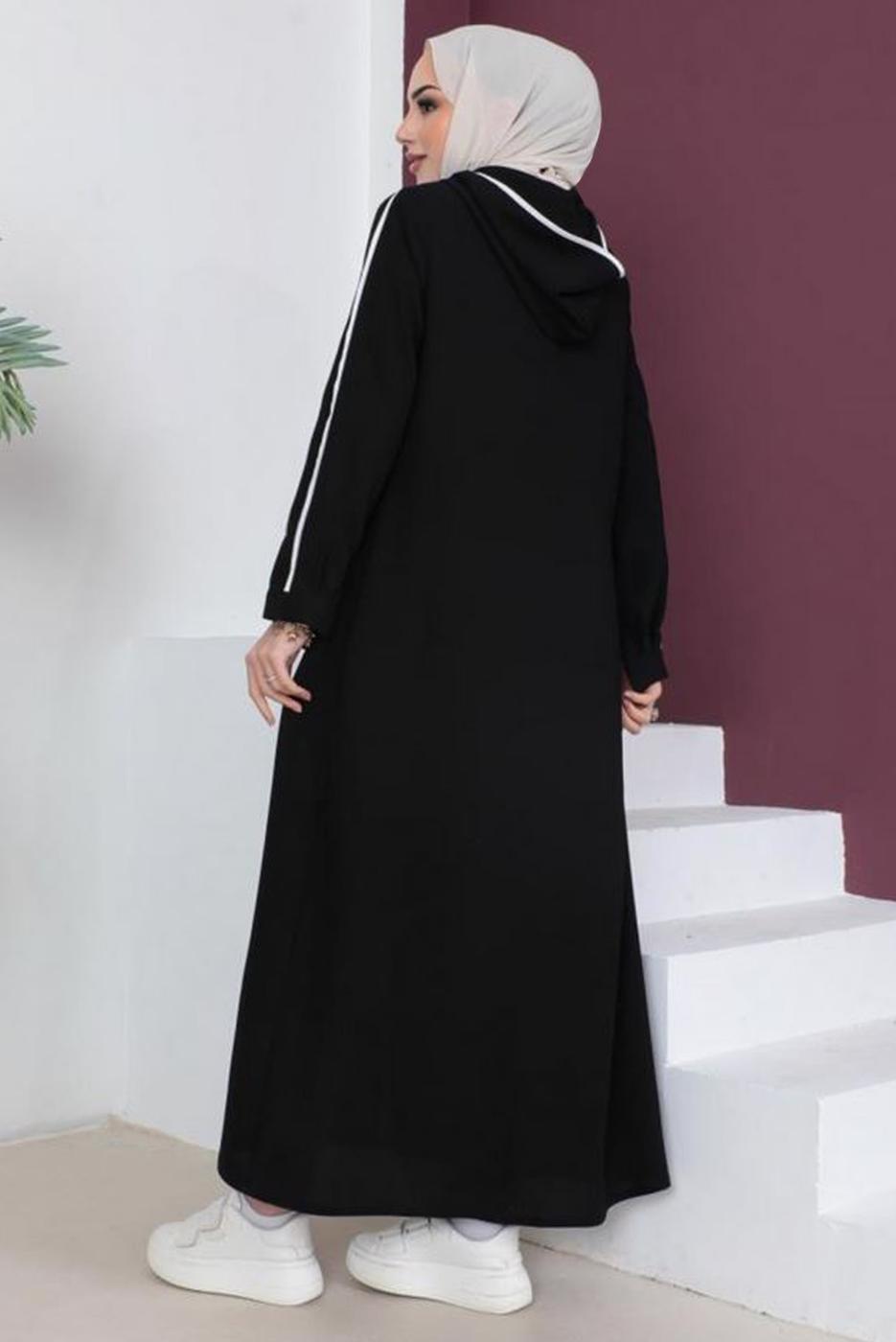 Tesettür giyim SİYAH ARMA DETAYLI KAPÜŞONLU PARDESÜ T 029