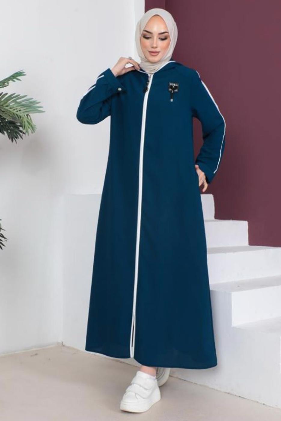 Tesettür giyim LACİVERT ARMA DETAYLI KAPÜŞONLU PARDESÜ T 029