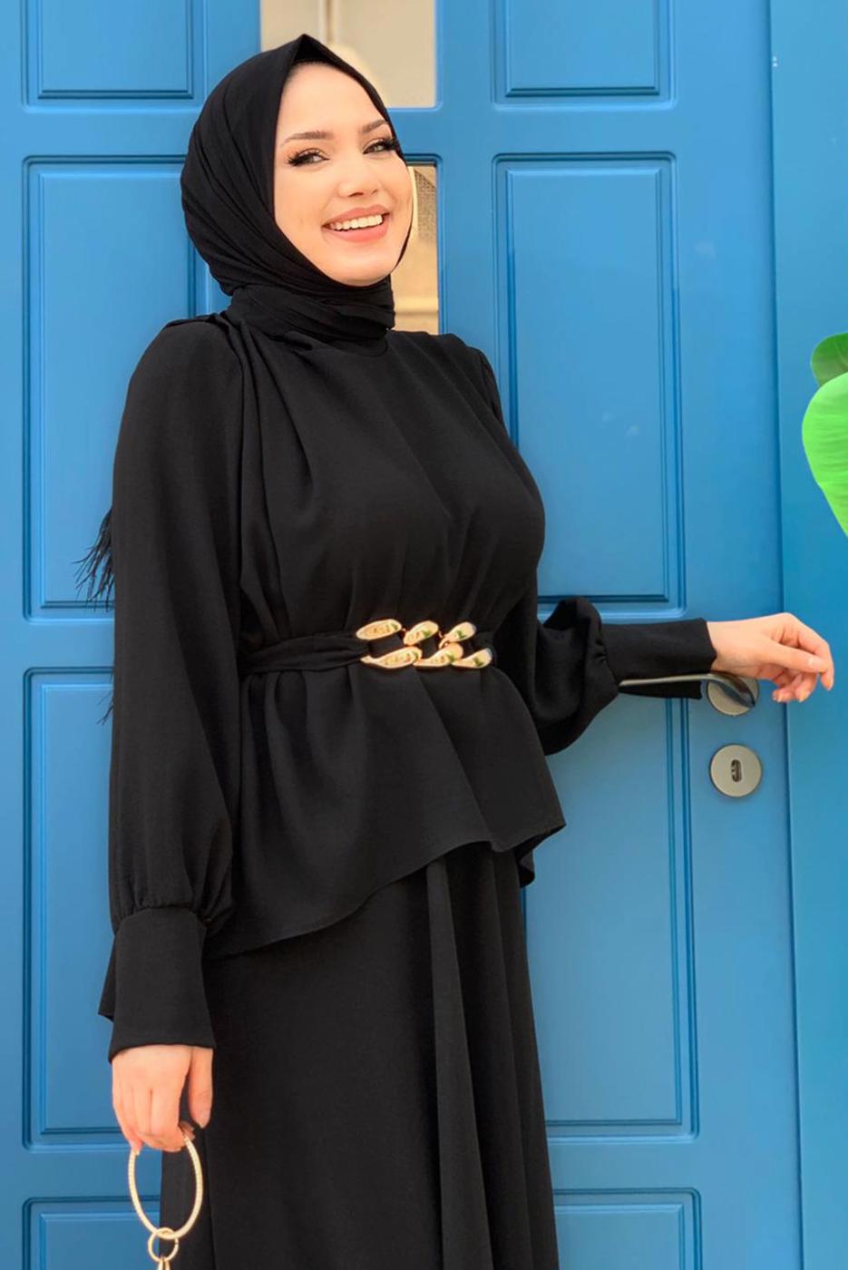 Tesettür giyim SİYAH KEMERLİ OMUZLARI VATKALI İKİLİ ETEKLİ TAKIM T 0938